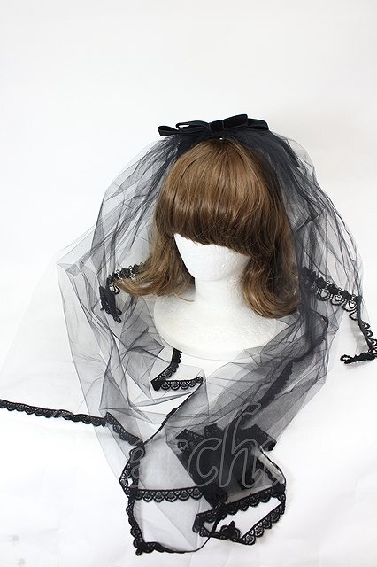 Preview of ALICE and the PIRATES / Velveteen Ribbon Veil, Black I-26-05-27-134-PA-AC-SA-ZI