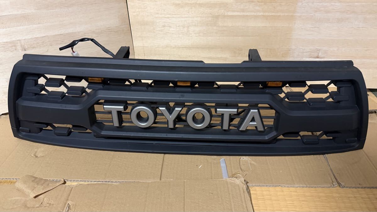 Grille with markers for 185 Surf Hilux Surf
