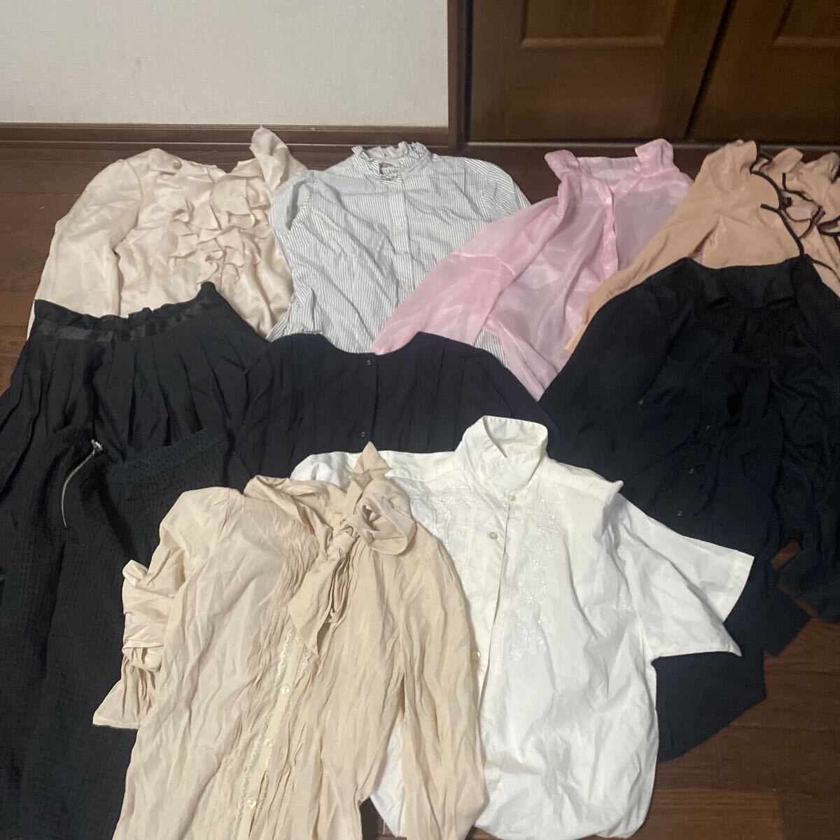 Preview of [Size 9] Used receptionist, young lady, Lolita frill blouses, etc. (9 items), skirts (2 items) - 11 items total