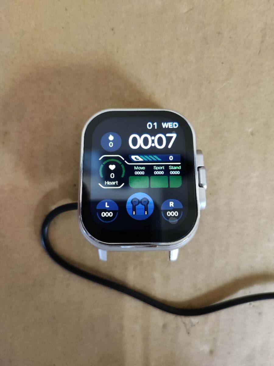 Smartwatch with built-in earphones, wireless earphones integrated, multi-functional smartwatch