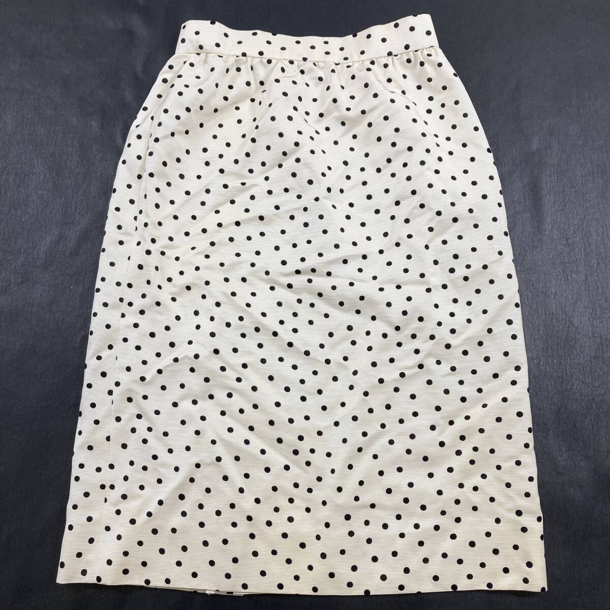 vintage Givenchy Givenchy Knee-length tight skirt with polka dot pattern, retro style, cream color, size 10 (women's clothing).