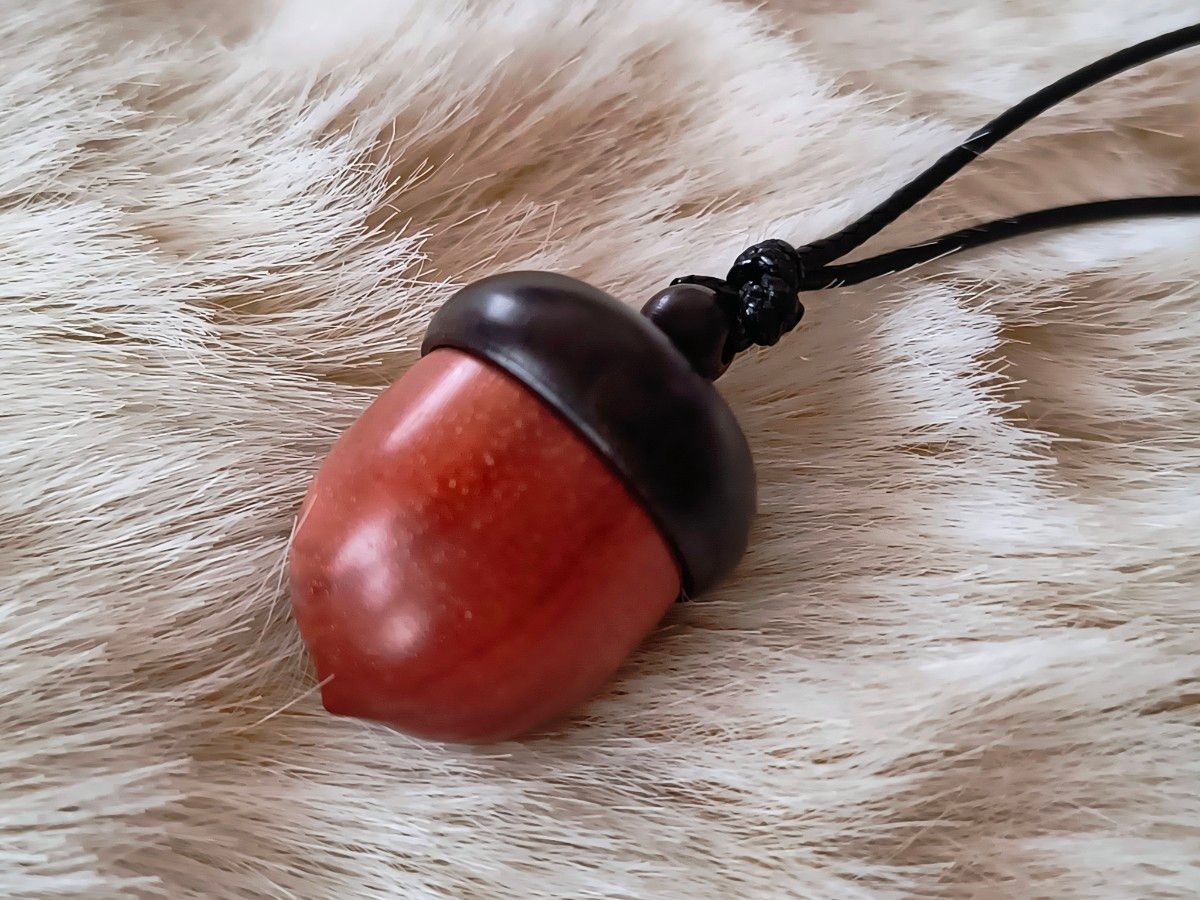 Acorn Choker