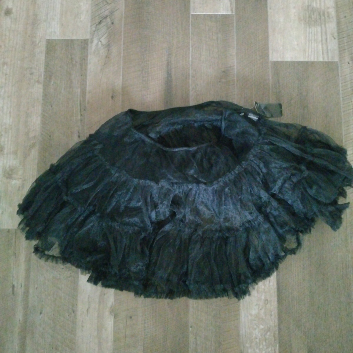 Preview of Voluminous tulle pannier, black mini skirt with frills, black Lolita style.