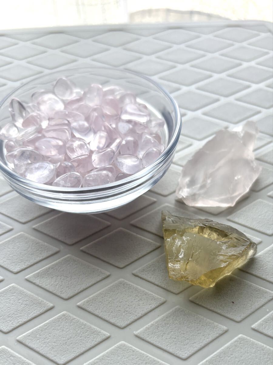 Preview of Pink Metamorphosis Quartz Raw Stone and Chips Set (3 pieces) - Natural Stones