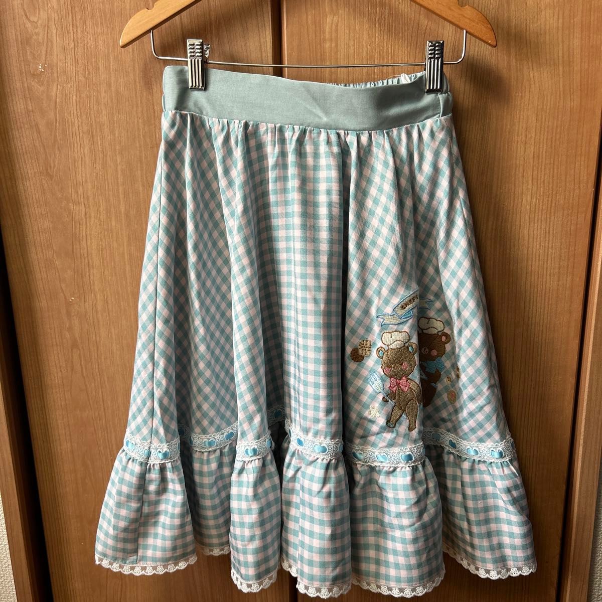Preview of くまさん刺繍 ギンガムチェック フリルスカート 水色 ロリータ