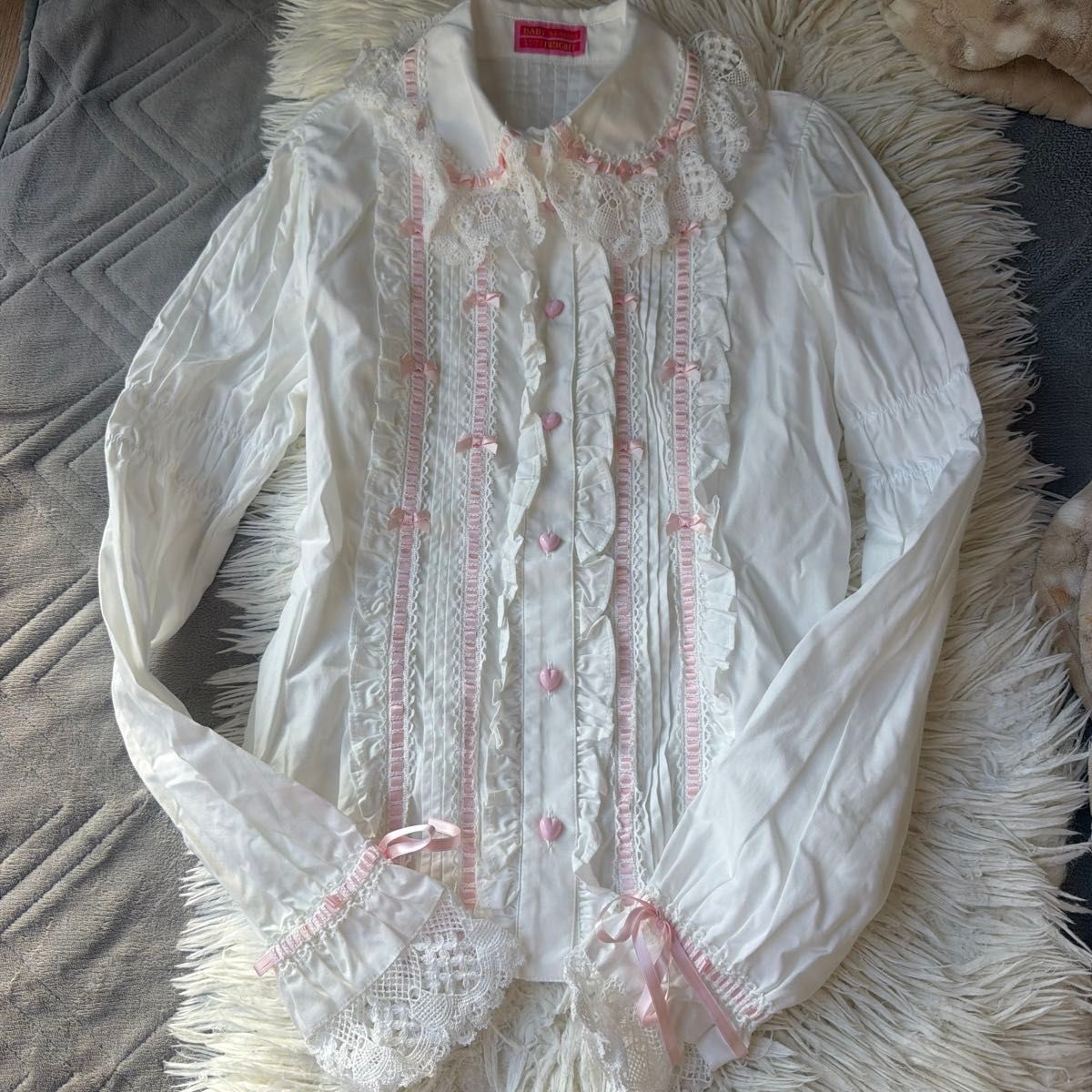 Preview of BABY, THE STARS SHINE BRIGHT Heart Button Frill Lace Blouse Long Sleeve White