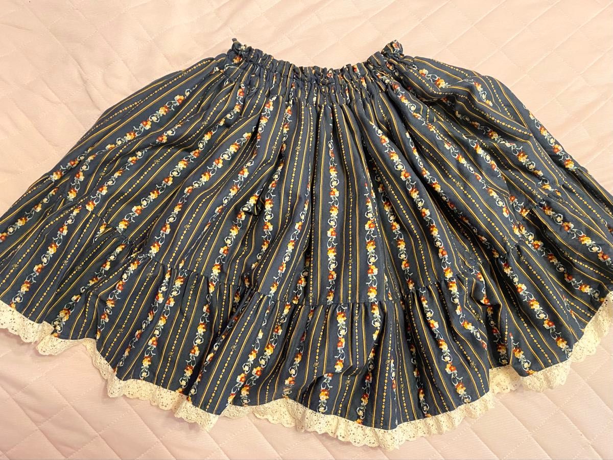 Preview of Metamorphose skirt, floral and striped pattern