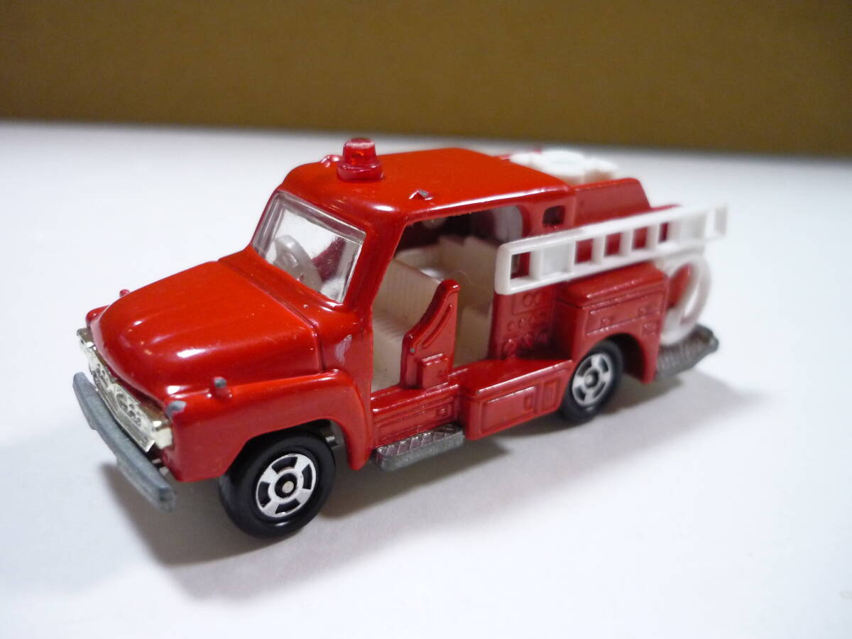 黒箱トミカ68 いすゞポンプ消防車(旧ホイール) 美品 日本製 デッド