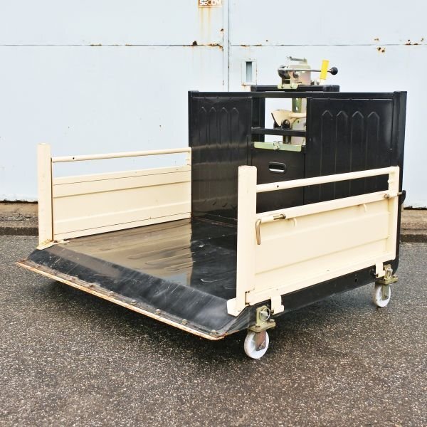 整地キャリア トラクターダンプ