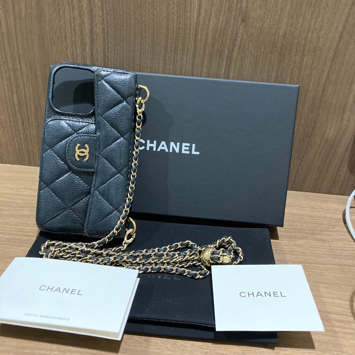 CHANEL シャネル マトラッセ キャビアスキン iphone13proケース