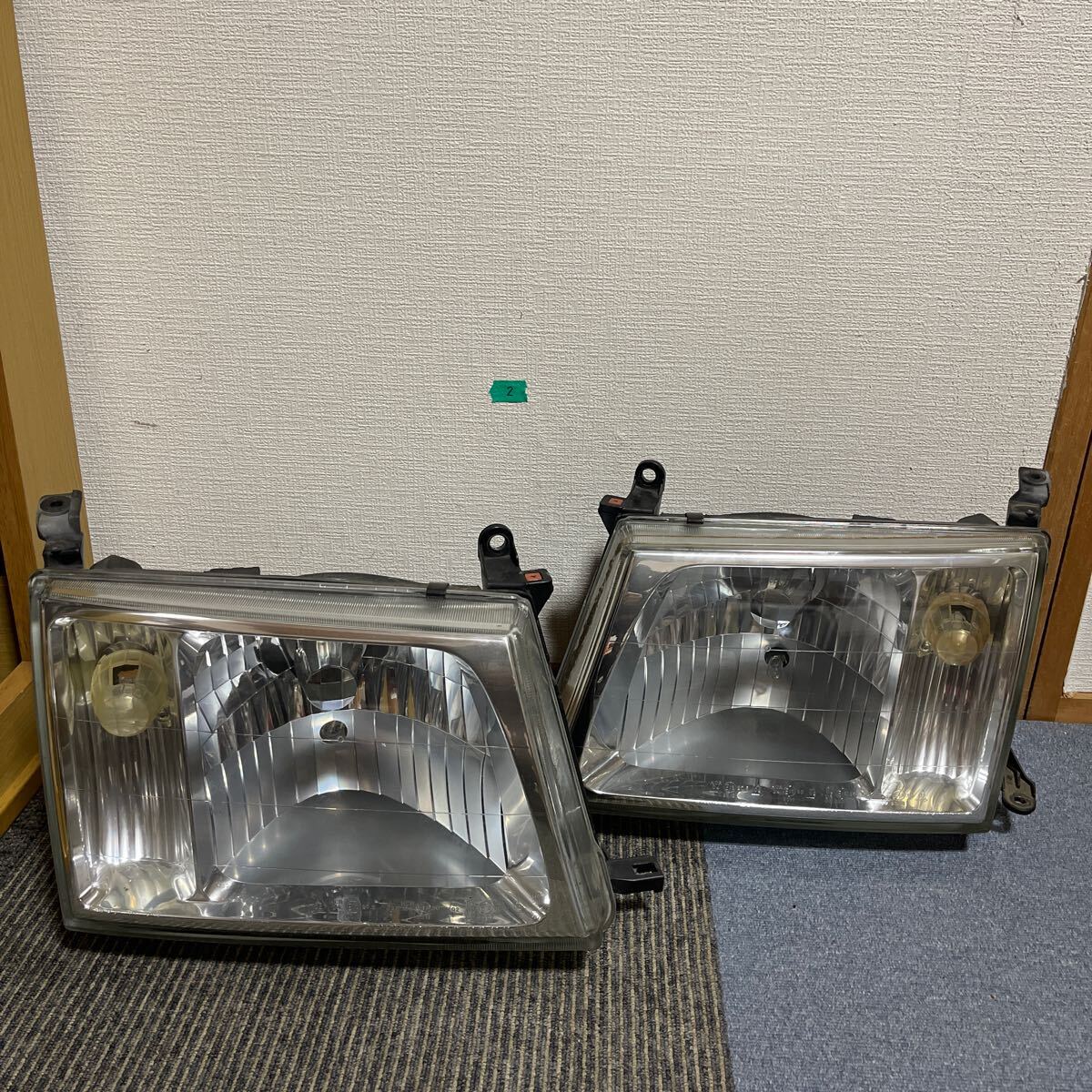 ランドクルーザー60 角目　ハウジング　ヘッドライトフレーム 左右セット ランドクルーザー60 角目 ハウジング ヘッドライトフレーム 左右セット