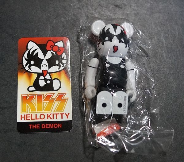 kiss hello kitty