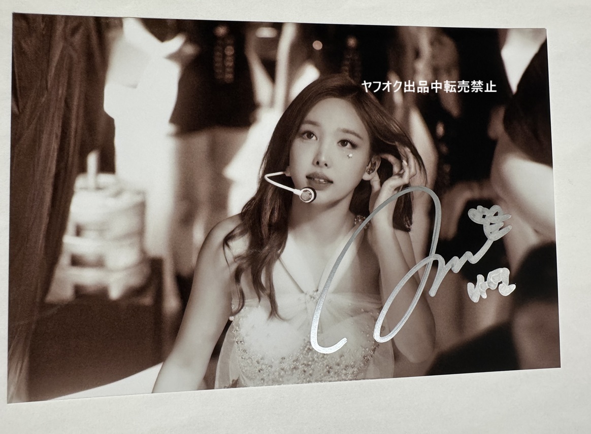 TWICE★全員直筆サイン入り★A4サイズ写真★ Yahoo!オークション - TWICE 8人直筆サイン入り A4サイズ写真