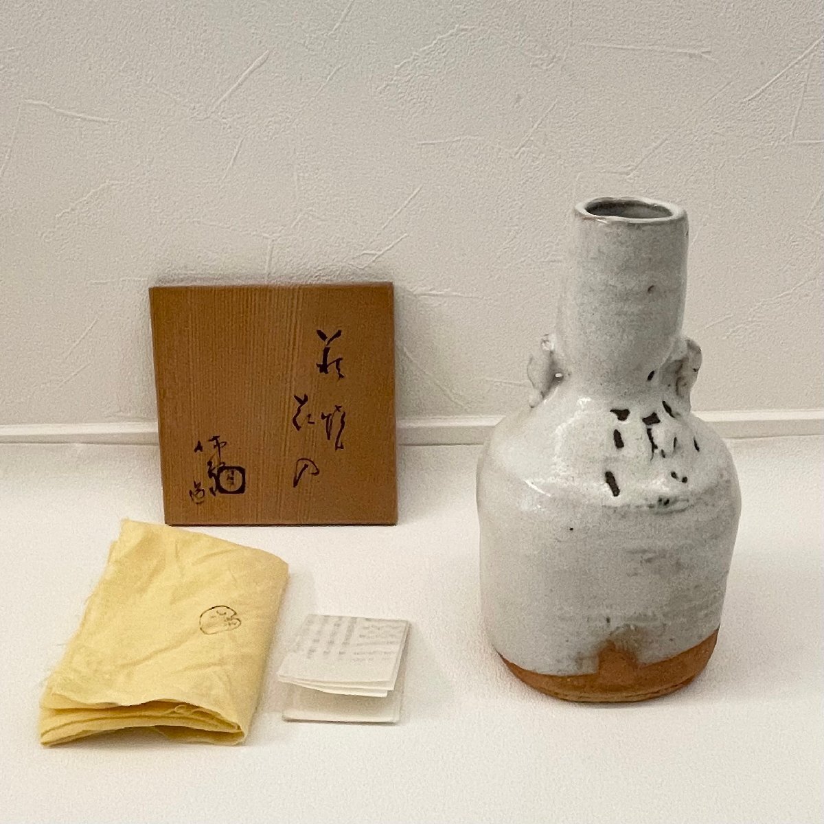 Yahoo!オークション ○ 高さ 約 26.1cm 部分施釉された白釉の姿 Yahoo!オークション ○ 高さ 約 26.1cm 部分施釉された白釉の姿