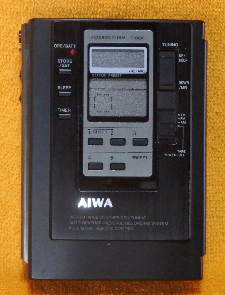美品AIWA HS-J8 アイワカセットボーイ携帯ケースとイヤホン付ヴィンテージ 美品AIWA HS-J8 アイワカセットボーイ携帯ケースとイヤホン付