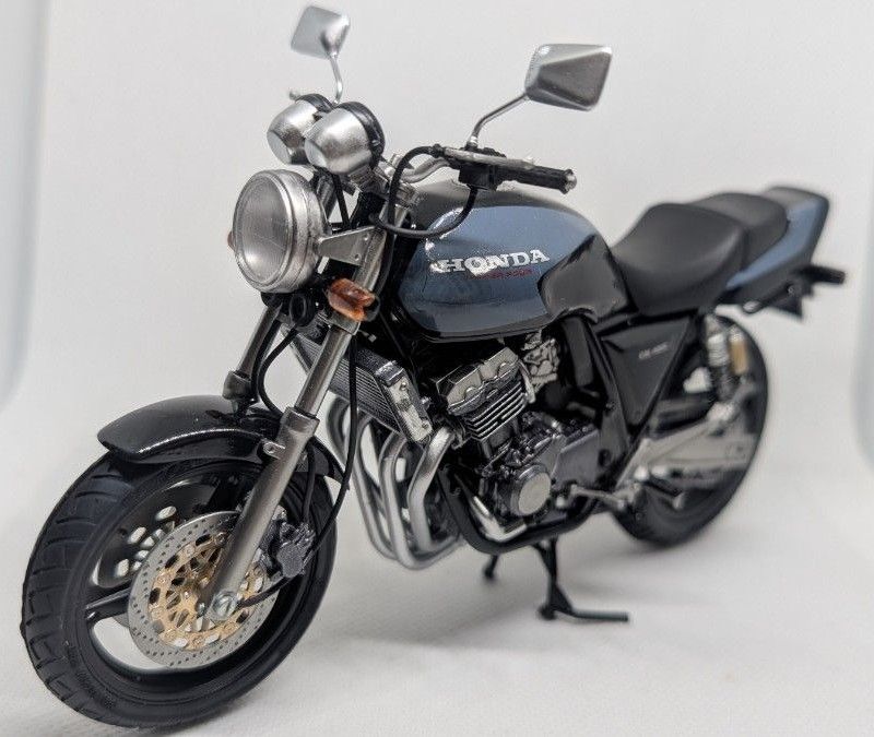 1/12スケール ホンダVFR750R改造→RVF750 '87鈴鹿8耐 ロスマンズ