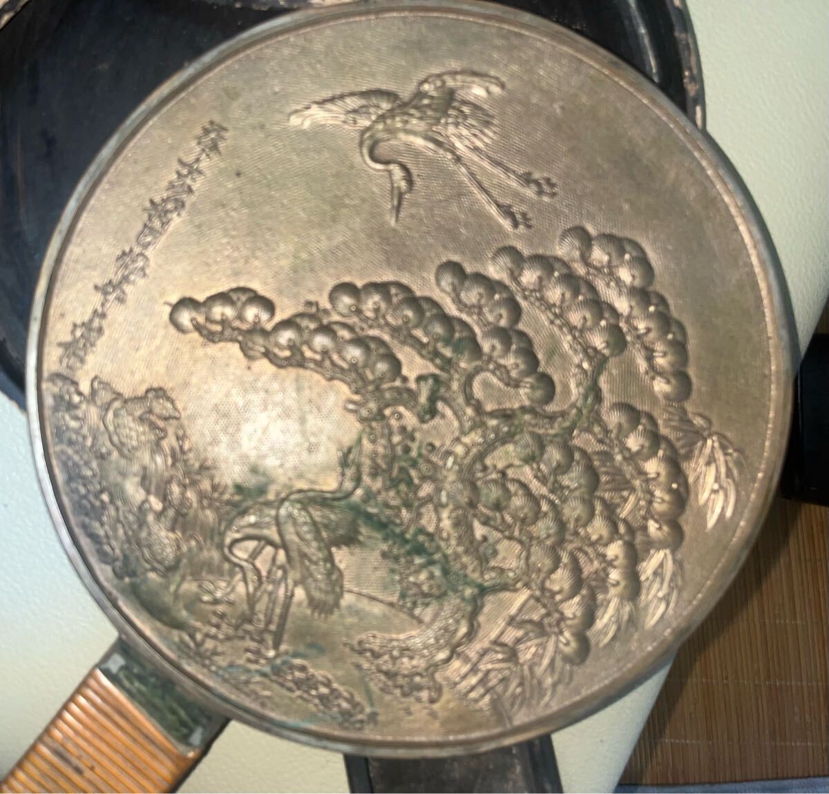 銅鏡 天下一上村大和守 松竹鶴亀図 木製ケース付 古鏡 和