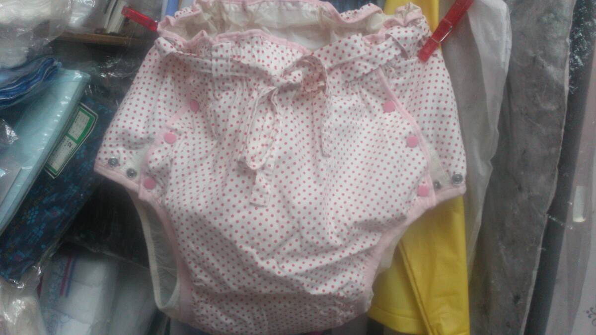 大人用おむつカバー 懐古堂 ピンク 飛行機柄 白腰紐付 小金属ホック.縦