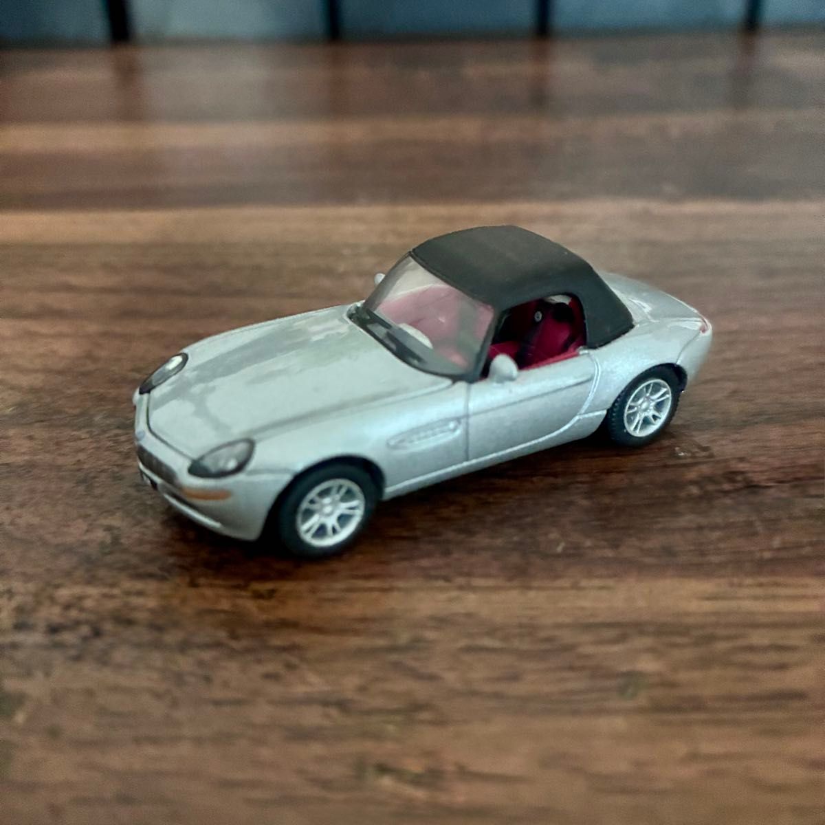 007 ワールド・イズ・ノット・イナフ』BMW Z8 ダイキャスト製ミニカー