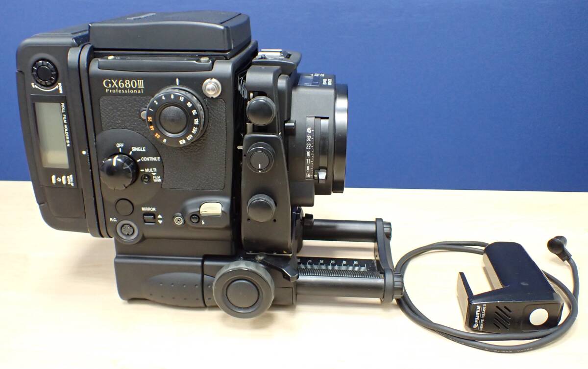 【動作未確認】FUJI GX680 Professional ボディ + 付属品 動作未確認】FUJI GX680 Professional ボディ + 付属品