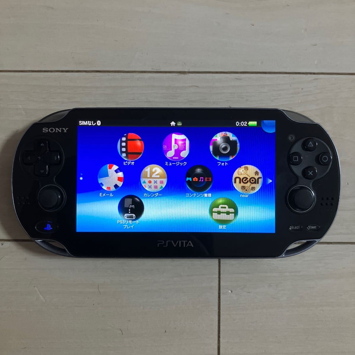 プレステーションビータ PlayStation Vita Wi-Fiモデル シルバー (PCH-2000ZA25