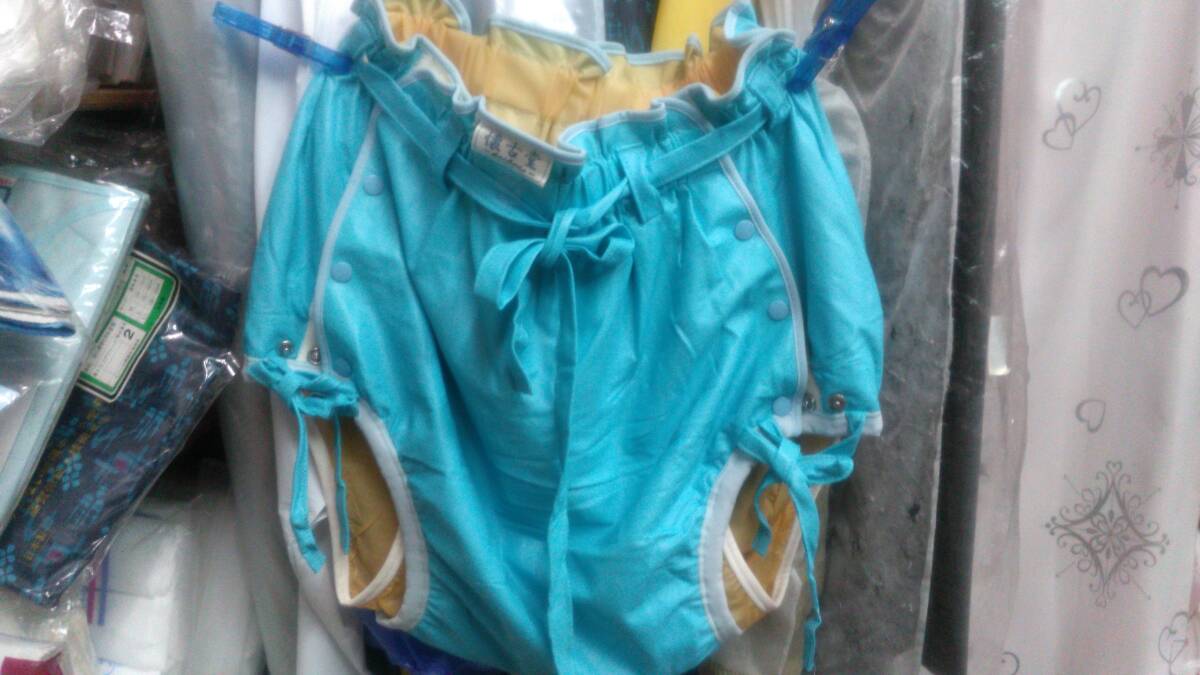 懐古おむつカバー　Lサイズ　綿の水玉柄　裏ソフトビニール　金属ホック付　腰紐有り 懐古おむつカバー Lサイズ 綿の水玉柄 裏ソフトビニール 金属