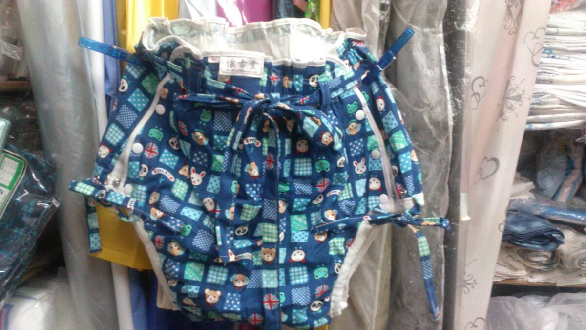 大人おむつカバー　大人気のブルー柄　Lサイズ　腰股紐付き　裏はビニール　懐古堂品 大人おむつカバー 大人気のブルー柄 Lサイズ 腰股紐付き 裏は
