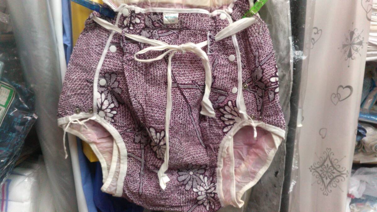 懐古堂おむつカバー 白 　Mサイズ　裏ソフトビニール　金属ホック付　お洒落です 懐古堂おむつカバー 白 Mサイズ 裏ソフトビニール 金属ホック付