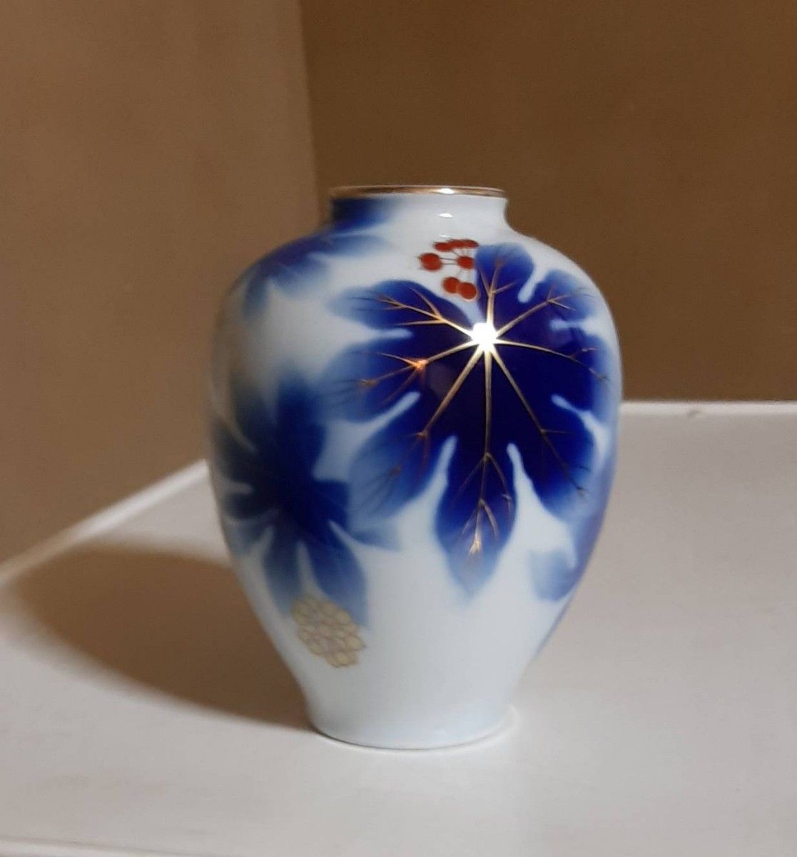 宮内庁御用達 深川製磁 染錦牡丹 花瓶 花器 木箱入り レトロ | Shop at