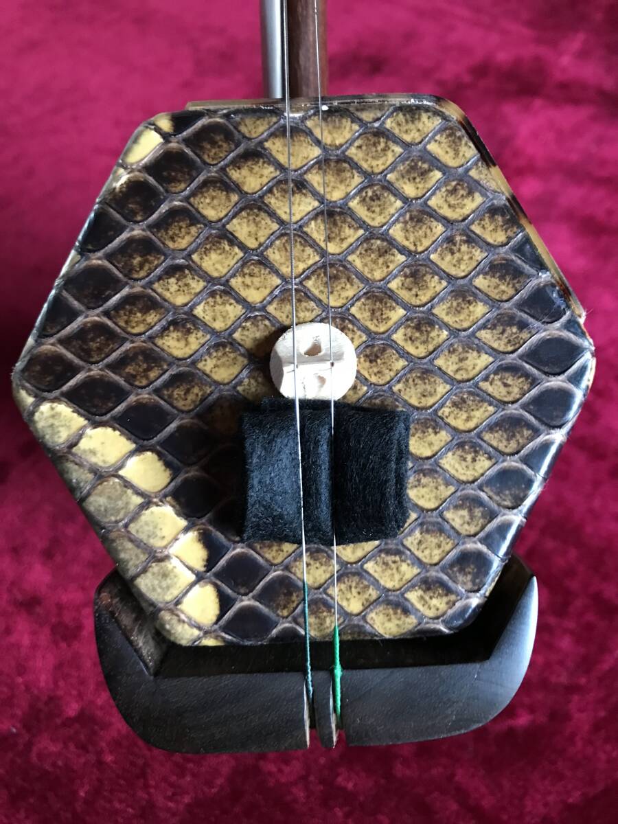未使用! 蘇州二胡　紅木精品　中国楽器　二胡　胡弓　ケースセット 弦楽器 未使用! 蘇州二胡 紅木精品 中国楽器 二胡 胡弓 ケースセット 弦楽器