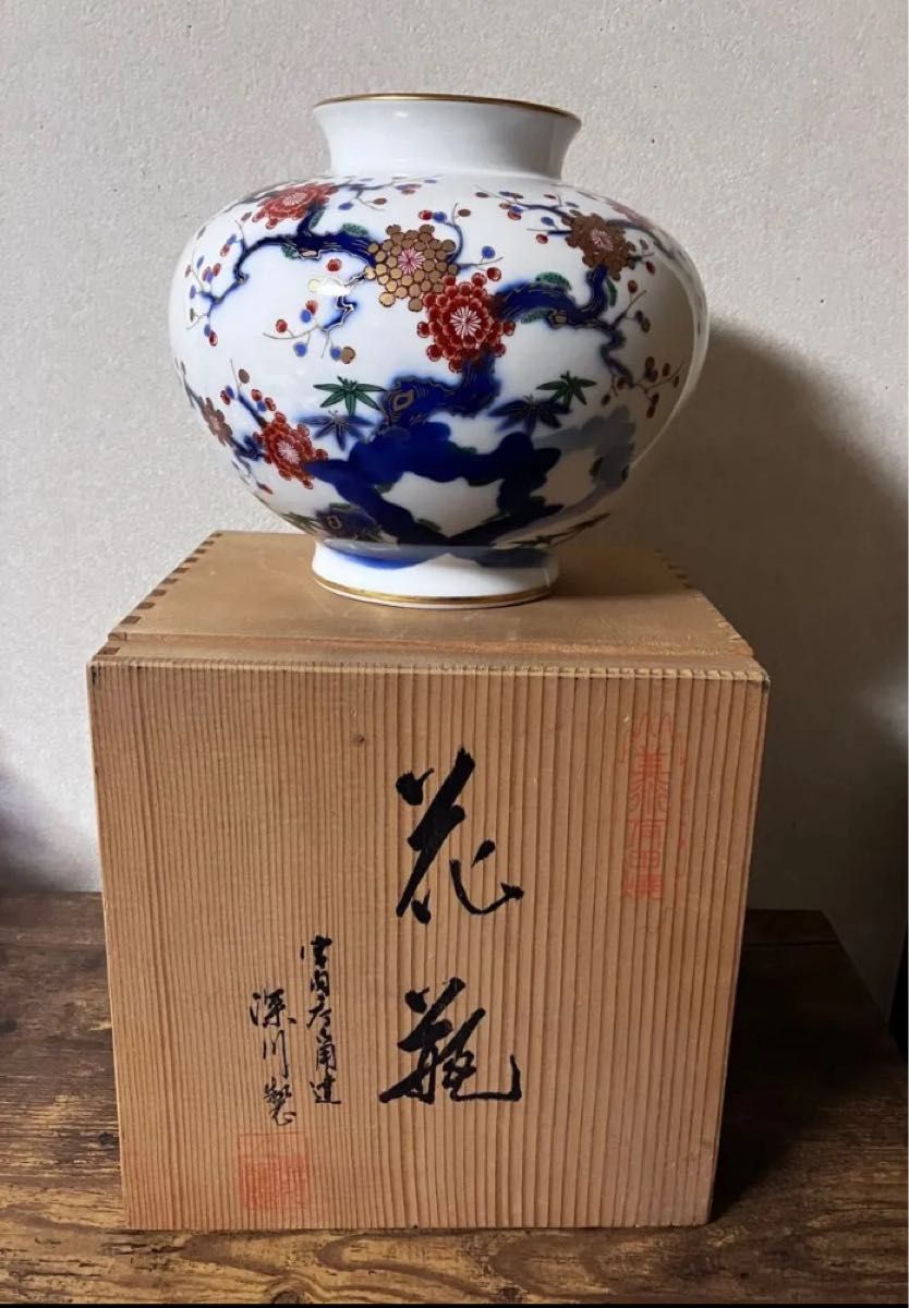 【有田焼】花瓶 木箱付 金彩地 紋菊文 飾壷 伝統工芸 骨董 美術品 有田焼】花瓶 木箱付 金彩地 紋菊文 飾壷 伝統工芸 骨董 美術品 有田焼