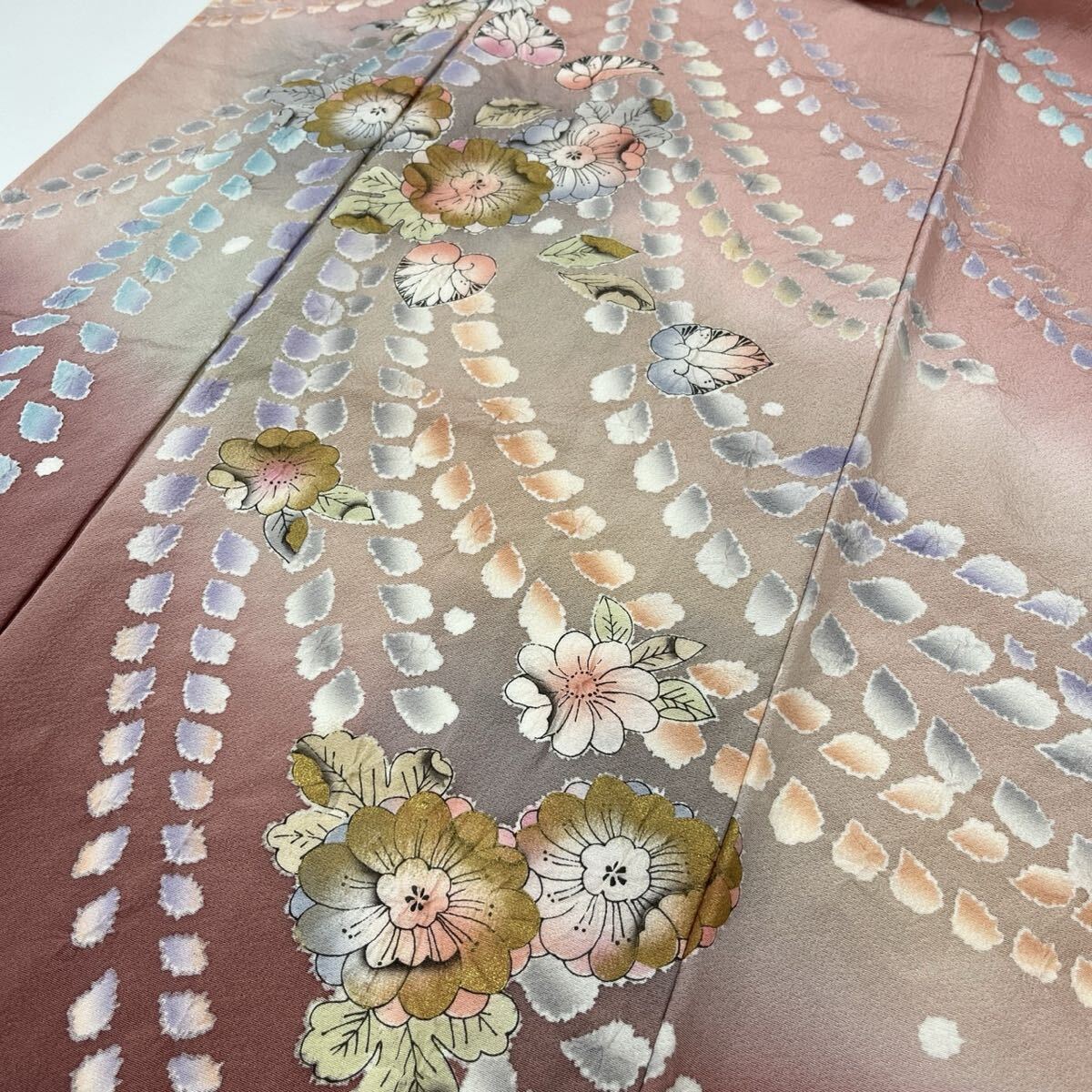 作家物 付下げ 正絹 金彩 松に美しい花 染め 紋なし 着物 F-4323