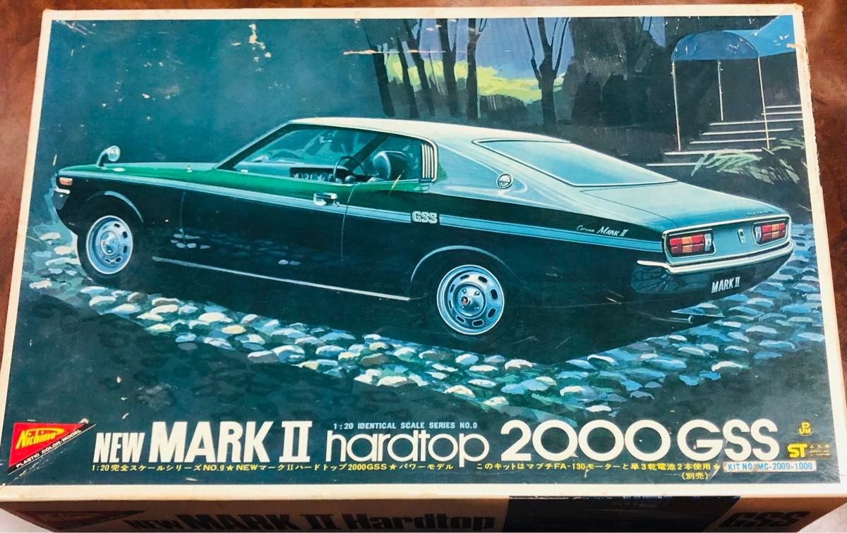 バンダイ 1／20 マツダ コスモ 4ドアハードトップ ロータリー