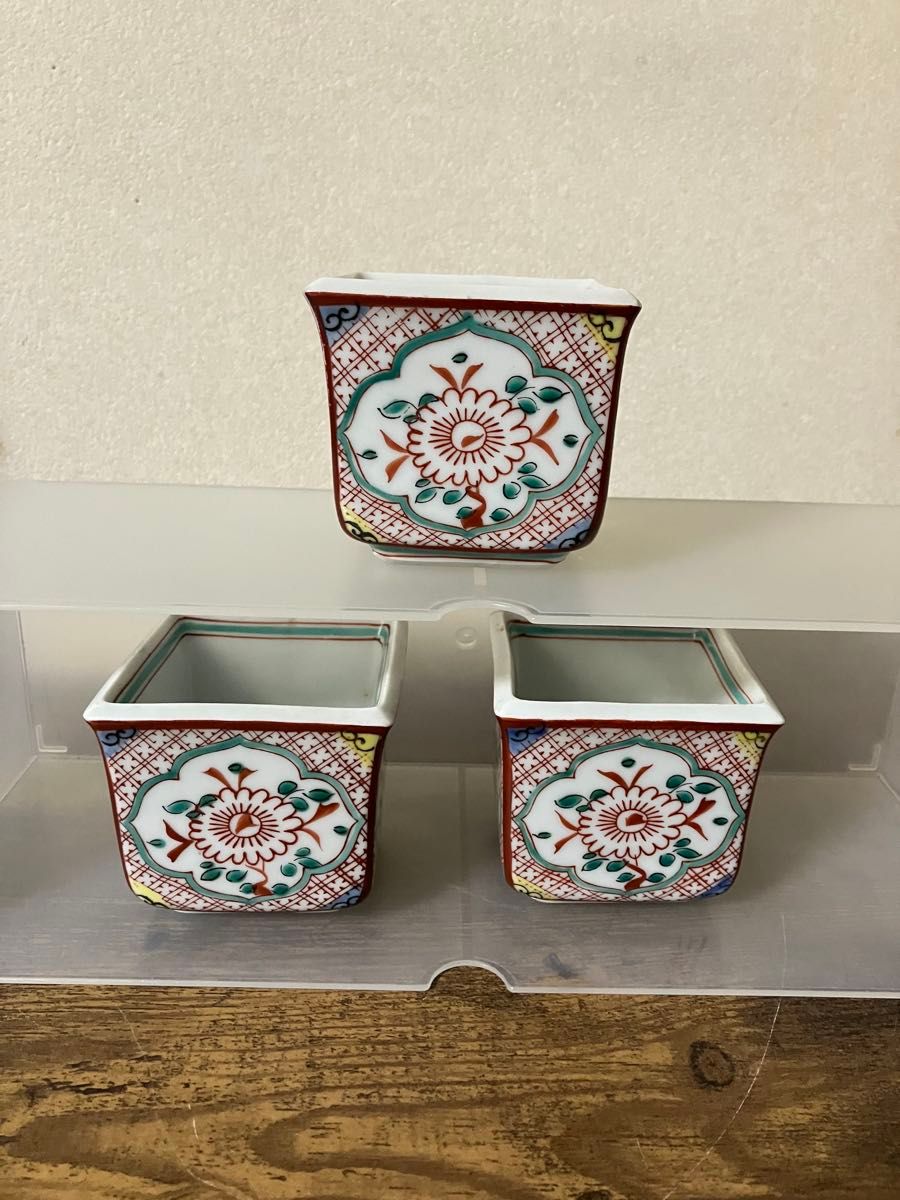 創造陶器　たち吉　橘吉　呉須赤絵花柄　大鉢2個＆中鉢2個＆小鉢2個　ペアセット 創造陶器 たち吉 橘吉 呉須赤絵花柄 大鉢2個＆中鉢2個＆小鉢2個 ペア