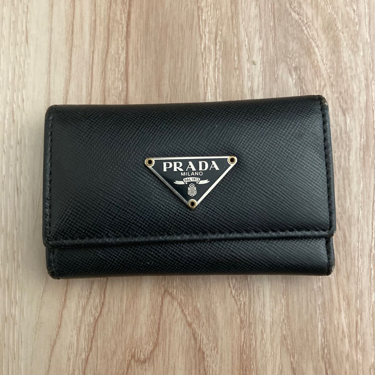 PRADA プラダ サフィアーノ レザー プラダロゴ マネークリップ カード PRADA プラダ サフィアーノ レザー プラダロゴ マネークリップ カード