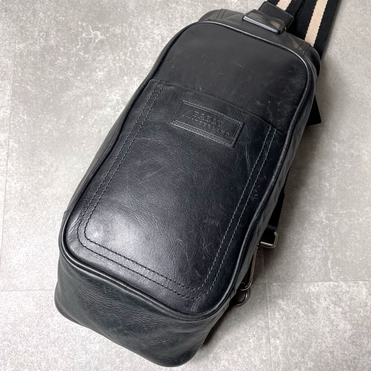 極美品○スレほぼなし○超希少カラー BALLY バリー メッセンジャー 