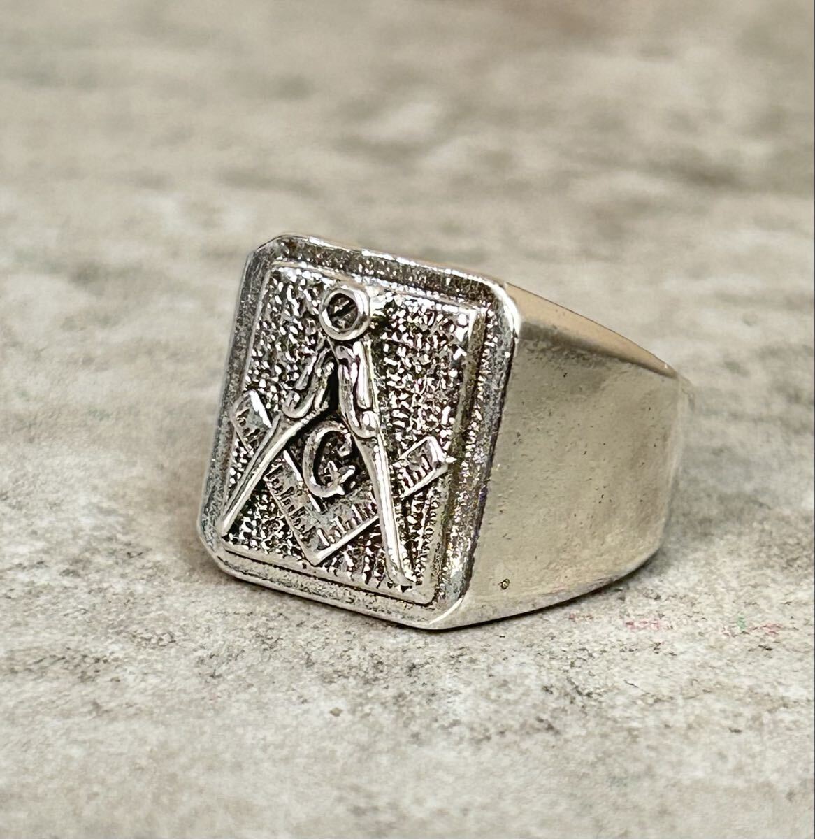 MM6 メゾン マルジェラオープンバンドゴールドトーンロゴリング | Shop