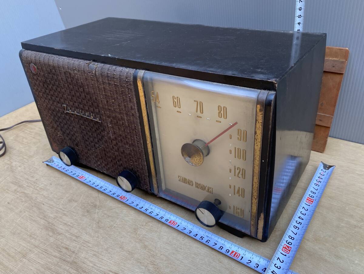 TOKYO SIBAURA ERECTEIC CO,LTD.マツダ　ラジオ Vintage Car Radio Oldschool Hitachi WM-860E Tokyo Japan 3-Band MW