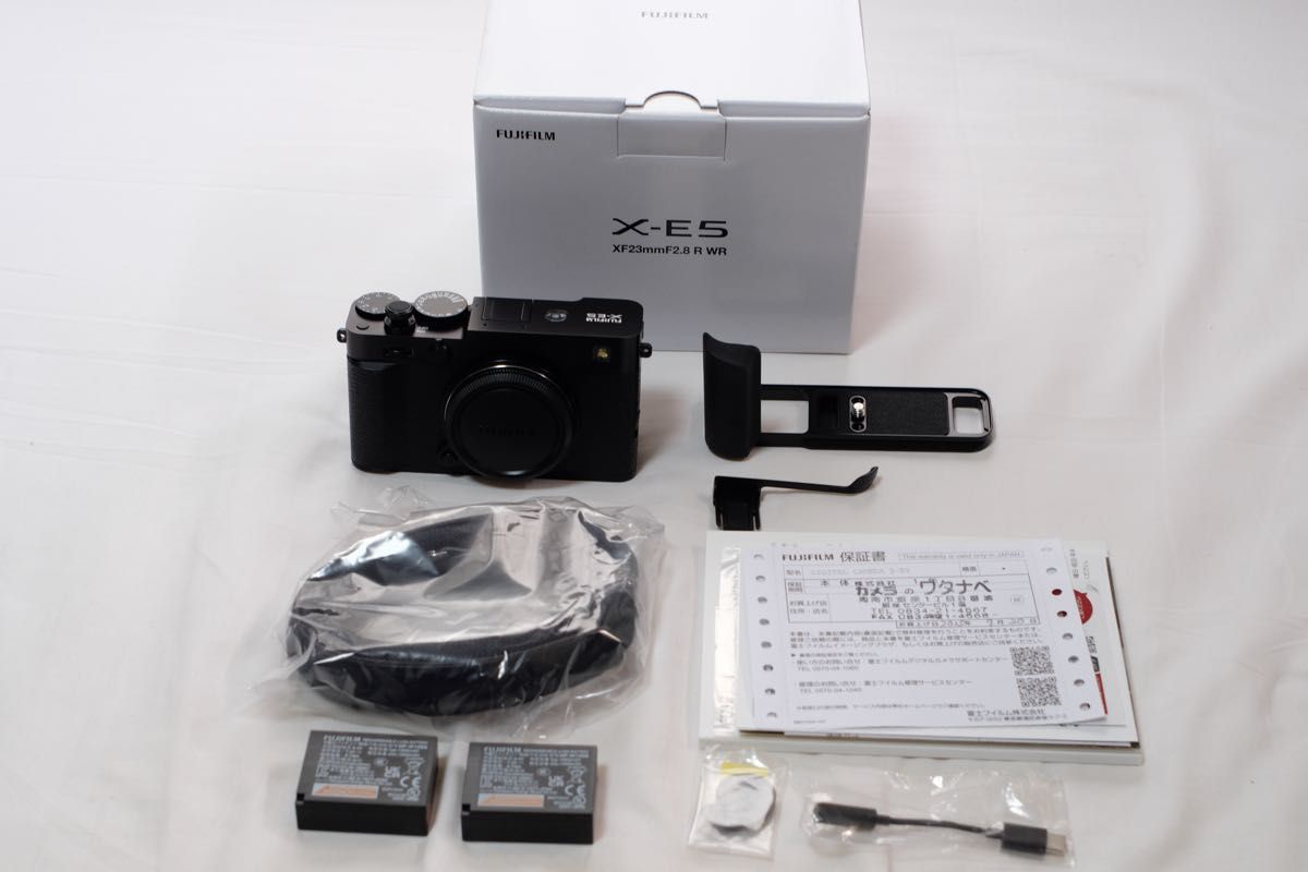 【美品】X-T3 FUJIFILM ボディ、純正バッテリー2個付き 美品】X-T3 FUJIFILM☆ボディ☆純正バッテリー2個＆純正グリップ