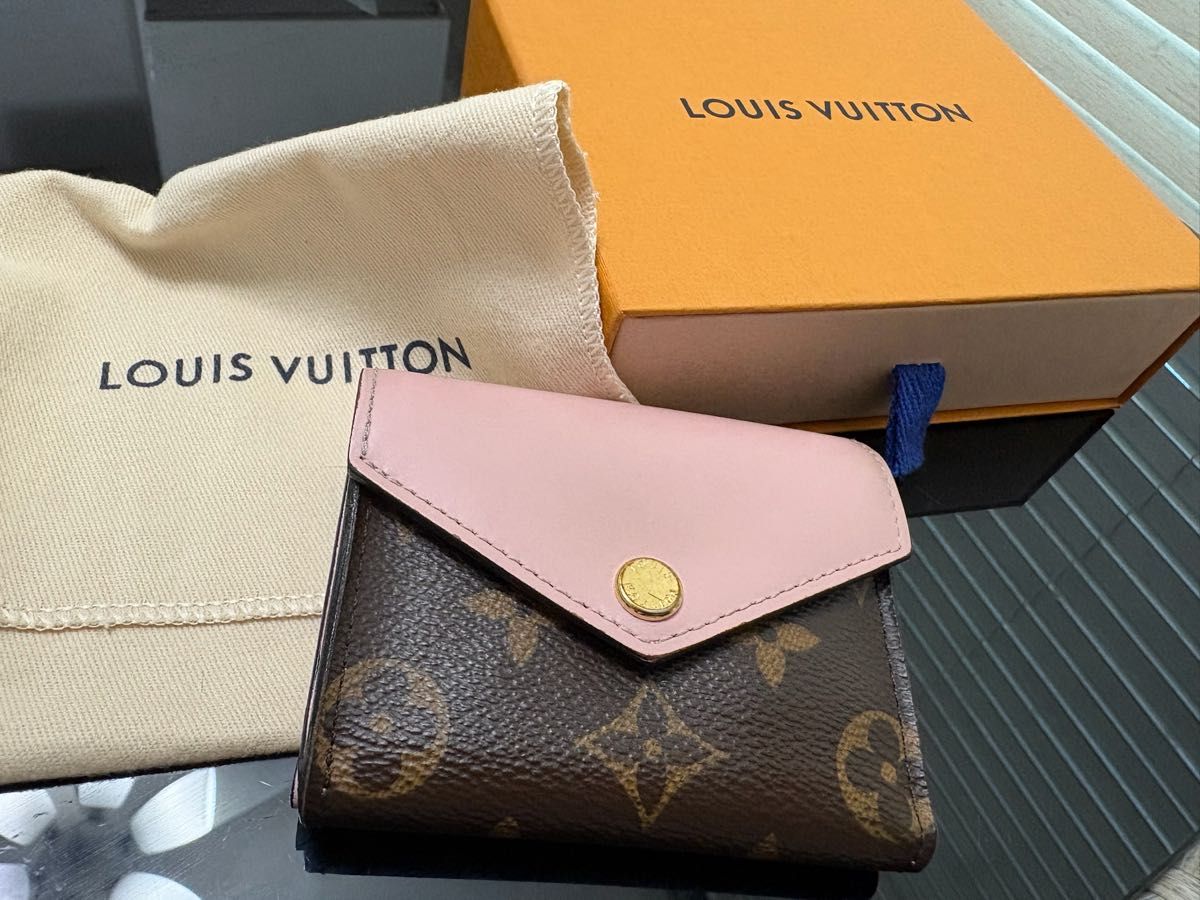ルイヴィトン モノグラム ヴィクトリーヌ フューシャ 三つ折り 赤 財布