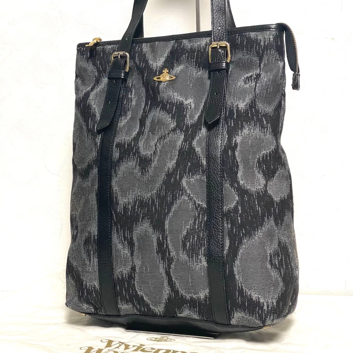 Vivienne Westwood オーブ型押し ショルダーバッグ Y2K 希少 Vivienne Westwood オーブ型押し ショルダーバッグ Y2K ヴィヴィアン