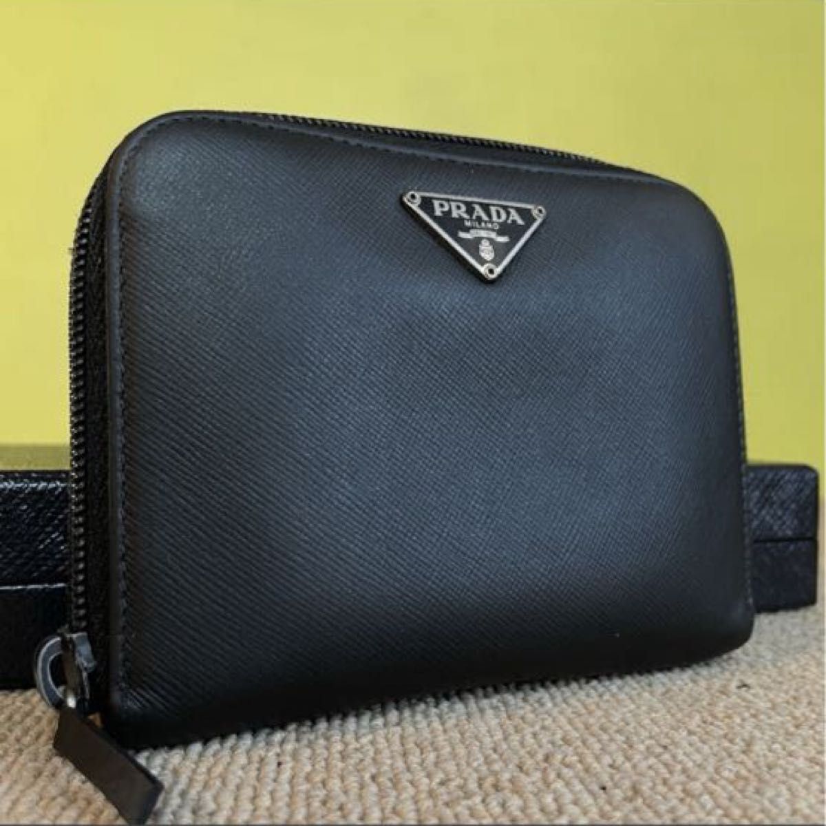 PRADA プラダ ナイロン ラウンドファスナー 二つ折り財布 ブラック