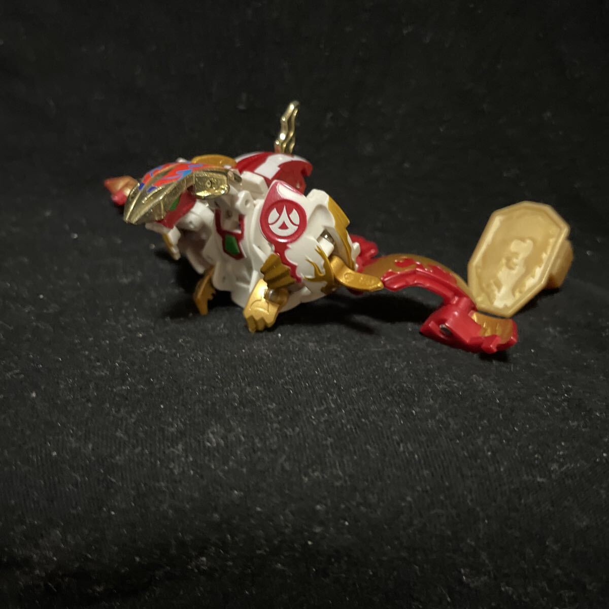 バクガン 変形フィギュア ホワイト 爆丸 バクガン ホワイト×ブルー×ゴールド 変形フィギュア | Shop at
