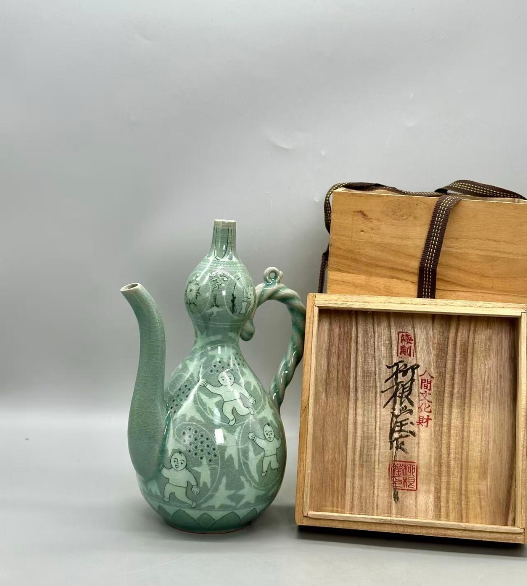 扇屋】柳海剛(柳根瀅) 高麗青磁 菊文 花瓶 共箱 約26cm 保証品 韓国