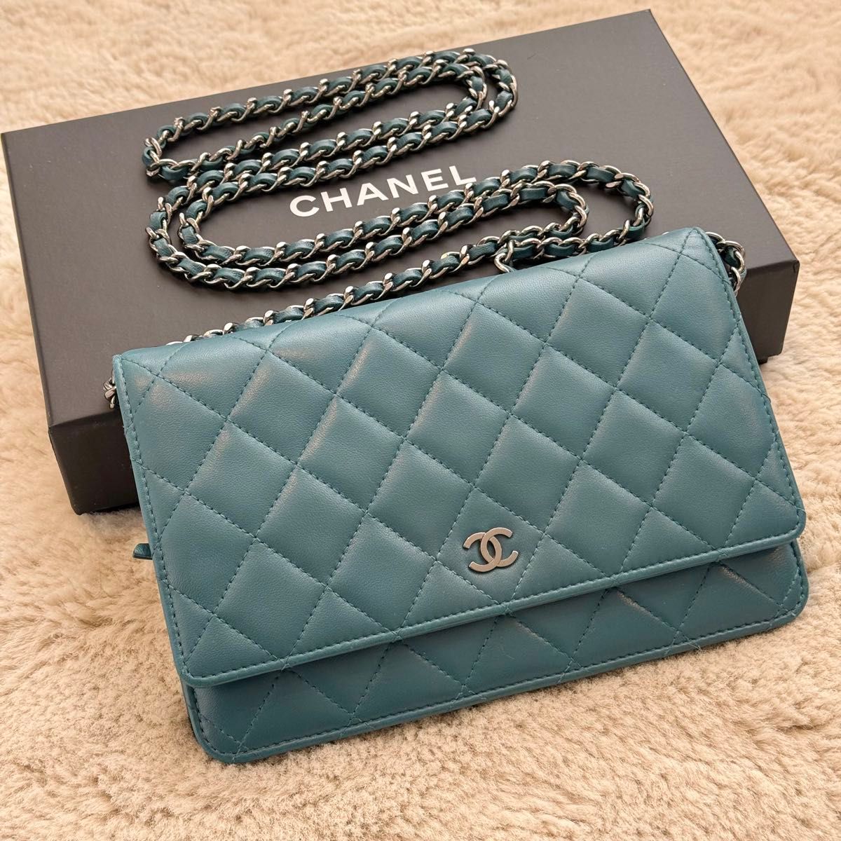 シャネル Chanel チェーン ショルダーバッグ VIP ギフト | Shop at