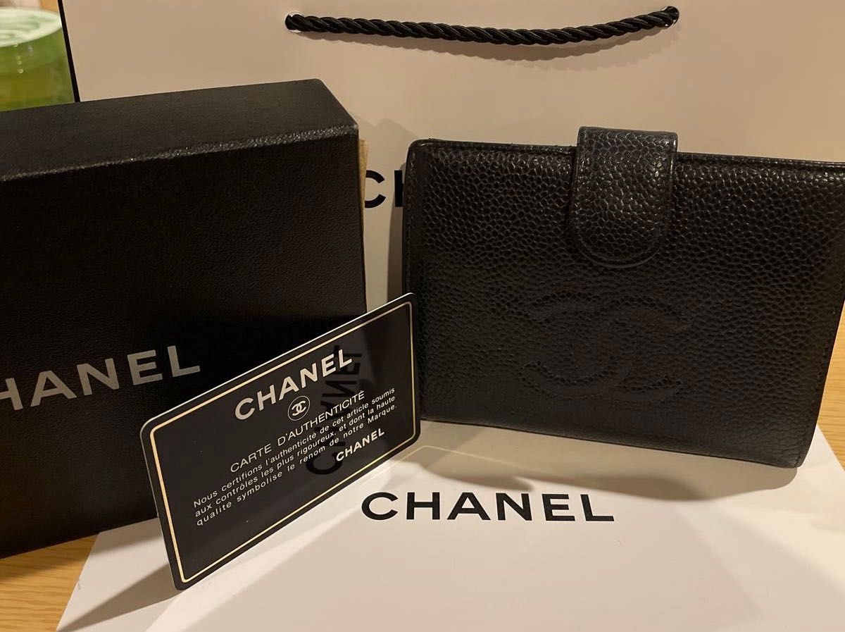 美品］CHANEL シャネル キャビアスキン ココマーク 二つ折り財布