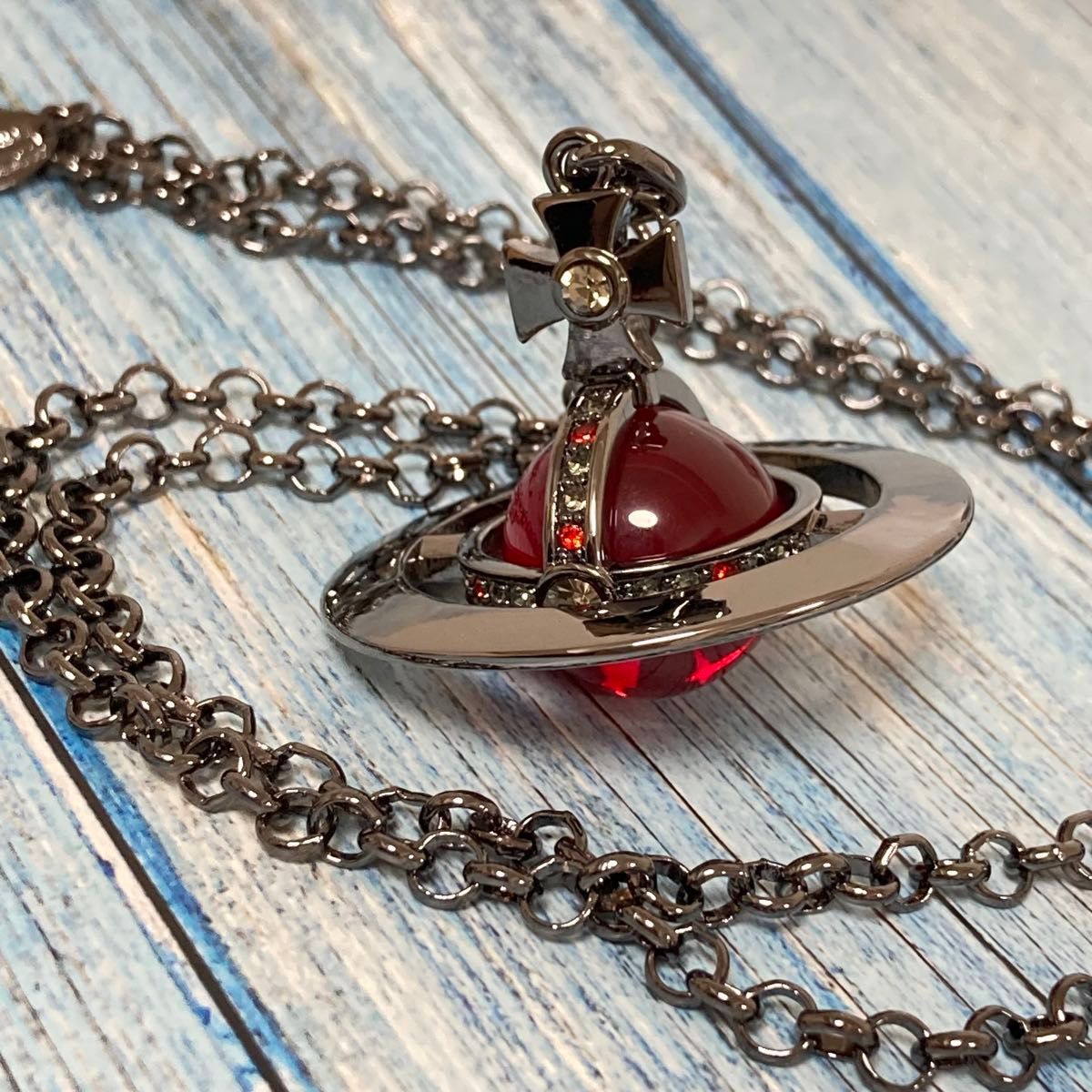 Vivienne Westwood｜ミディアムオーブネックレス ガンメタ | Shop at 