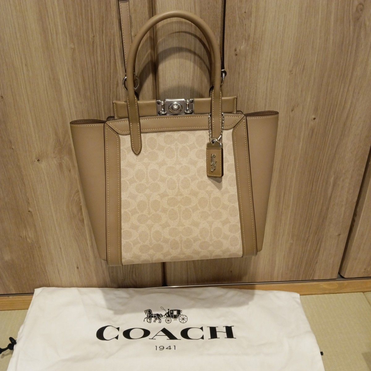 美品 COACH 2way ハンドバッグ トループ キャリーオール シグネチャー 未使用に近い】COACH コーチ トループ キャリーオール 2WAY トート
