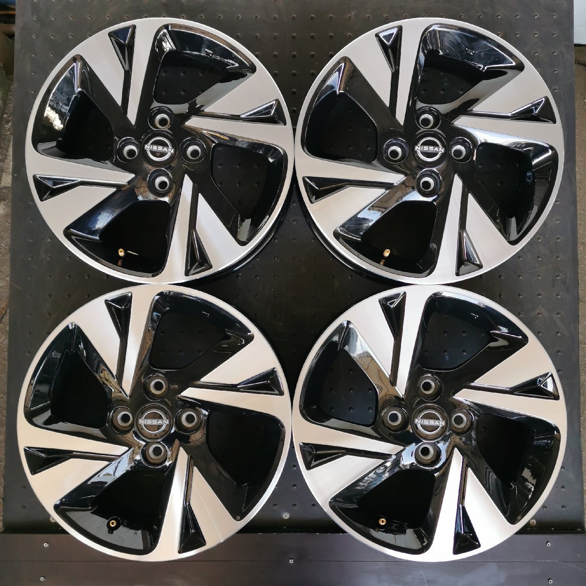 X1-139【4本価格】【15x5J 4x100 ET+40 ハブ54】トヨタTOYOTA純正 