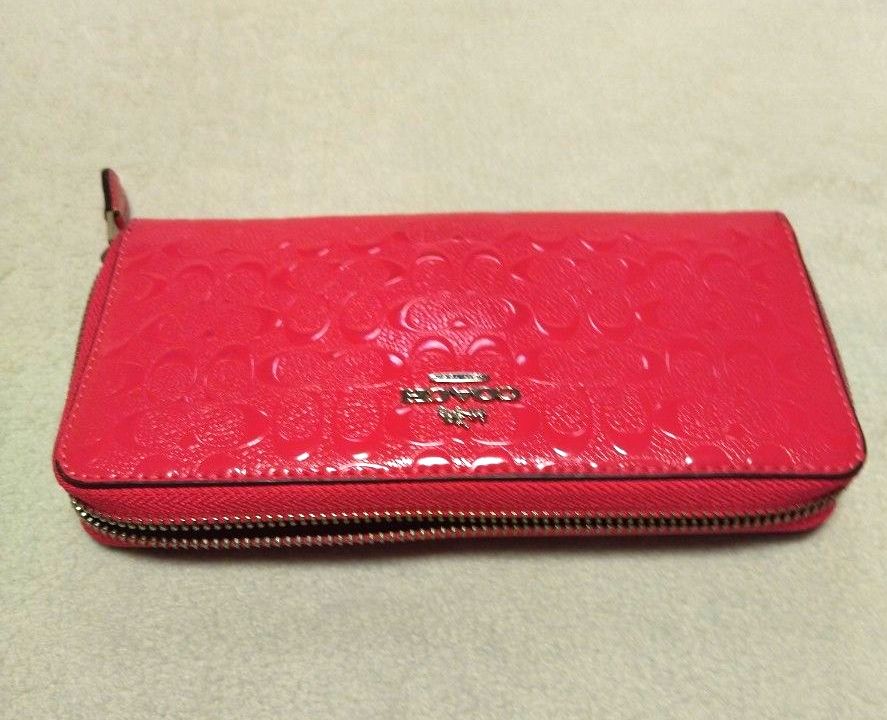 COACH コーチ シグネチャー ラウンドファスナー長財布 ピンク | Shop
